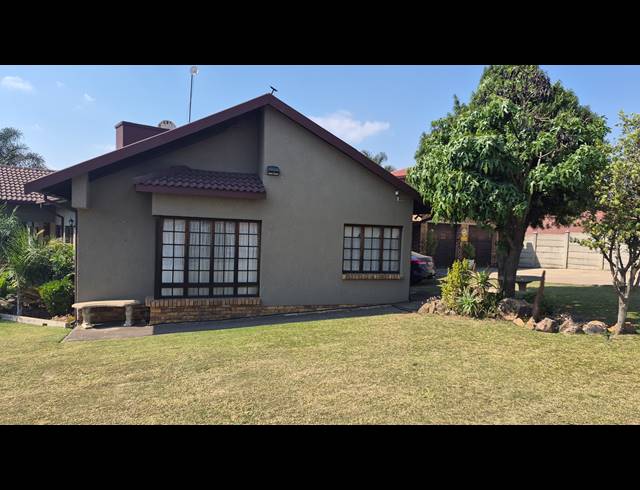 3 BEDROOM HOUSE FOR SALE IN HOEVELD PARK